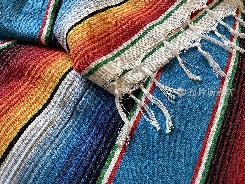 斗篷背景Cinco de mayo墨西哥serape节日falsa图案传统文化毯子与条纹图案复制空间织物纺织材料墨西哥背景-库存照片照片
